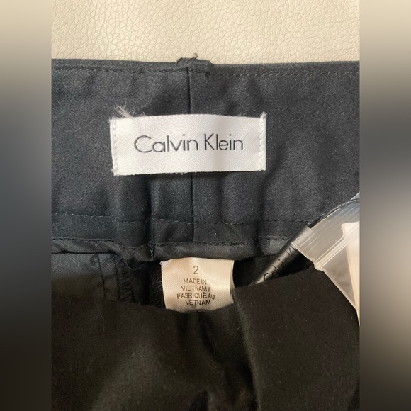 BNWT ๐ฅCALVIN KLEIN SHORT SIZE 2๐ฅ๐ฅ๐ฅ - Picture 8 of 11